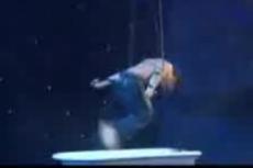 Акробатическое шоу в ванной стало гвоздем программы фестиваля в Сиднее