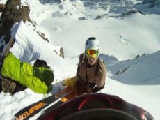 Лыжник остался жив после падания с отвесной скалы