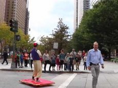 Пранкер-Аладдин проехался по Нью-Йорку на «ковре-самолёте»