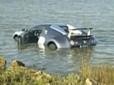 Владелец Bugatti Veyron стоимостью ,6 млн утопил машину в лагуне