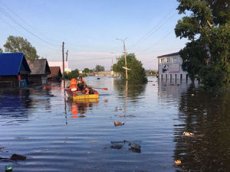 В России целый город ушел под воду после прорыва дамбы