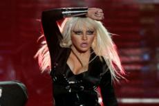 MTV VMA. Кристина Агилера и люди в черном