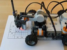 Лего-робот разгадывает японские головоломки