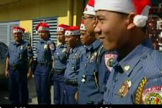 Полицейские Манилы прикинулись Санта Клаусами