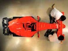 Ferrari F1 собрали из одежды