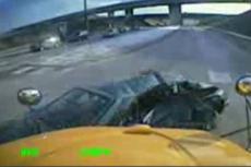 Легковушка угодила под школьный автобус