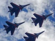 Су-30СМ выполнили групповую «петлю Нестерова»