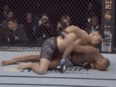 Эпический размен ударами в MMA: видео боя в наилегчайшем весе