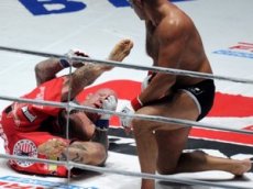 Боец MMA сделал два оборота вокруг своей оси и нокаутировал соперника