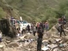В Перу автобус упал в пропасть: погибли десять человек