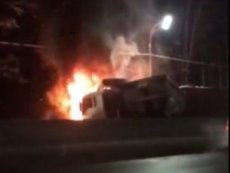 Огненное ДТП с двумя фурами произошло на Минском шоссе под Москвой
