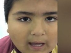 Мальчик проглотил пищалку и принялся пищать