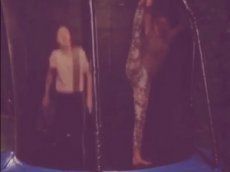 Анастасия Волочкова исполнила шпагат на батуте