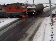 В Казахстане грузовик столкнулся с двумя поездами