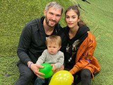 Александр Овечкин покатал сына на спине