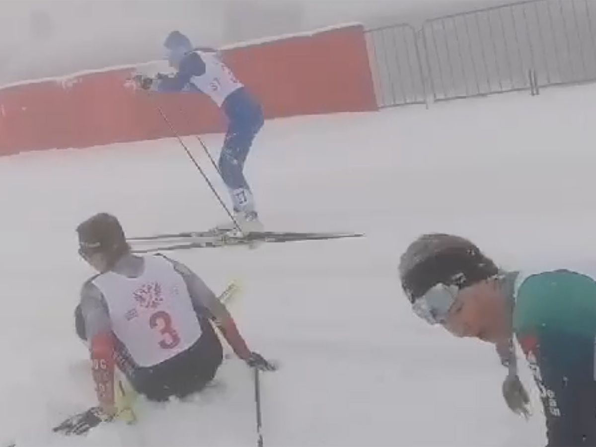 Массовое столкновение лыжниц в Сочи