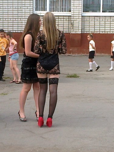 На Украине выпускница в нижнем белье стала звездой Интернета - TOPNews.RU