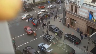 Видео оператор снимает бурный секс жены с соседом в постели