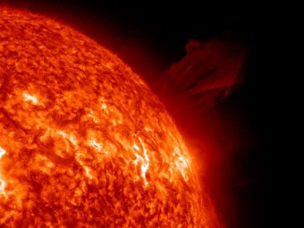 Обнародовано уникальное видео, как в Солнце врезается комета