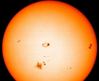 Ученые разгадали тайну темных пятен на Солнце