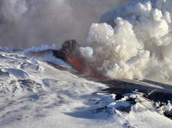 Очевидцы: на Камчатке взорвался конус извергающегося вулкана Плоский Толбачик