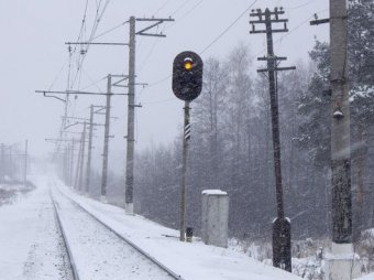 В Приамурье мужчина выпал из поезда и пробежал по морозу 7 км в футболке и тапочках