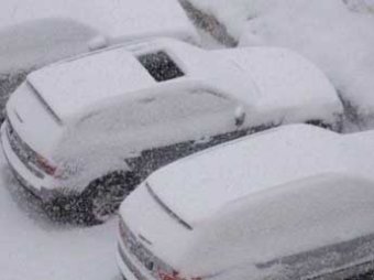 В Москве могут ввести штрафы для водителей за неочищенное от снега авто