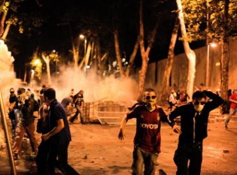 Беспорядки в Турции: 2 убитых, 1000 раненых, 900 арестованных