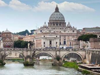 В Италии по подозрению в отмывании денег арестован епископ Ватикана