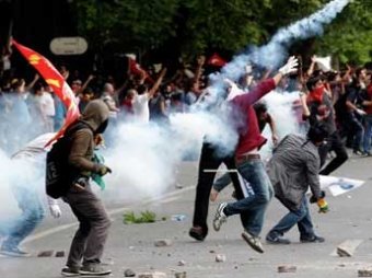В Турции шесть полицейских покончили с собой после начала протестов