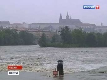 Европу продолжает заливать: Прага уходит под воду со скоростью 20 см в час