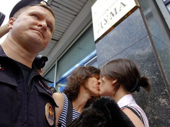 Госдума приняла закон о гей-пропаганде