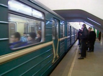 В московском метро машинист погиб, выпав из состава на ходу