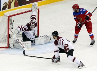 Победа над латвийцами обеспечила сборной России по хоккею выход в плей-офф ЧМ