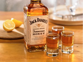 Роспотребнадзор обнаружил в Jack Daniel’s Honey средство от клещей