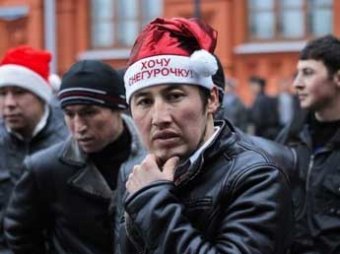 Трудовые мигранты массово покидают Россию из-за курса рубля