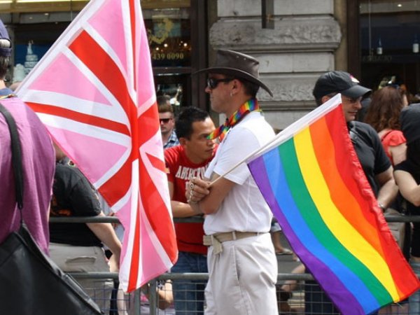 Клон Путина на танке стал героем гей-парада в Лондоне