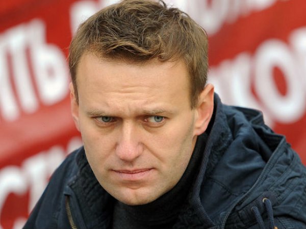 В Новосибирске Алексея Навального закидали яйцами