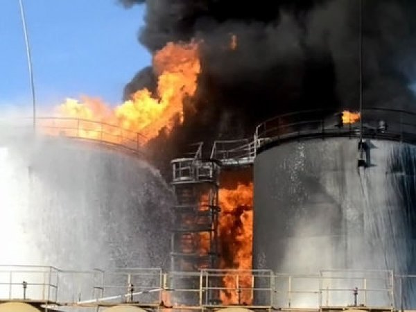 Пожар на нефтебазе под Киевом сейчас: на месте инцидента произошёл новый взрыв