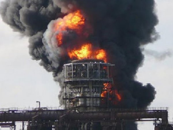 На нефтехимическом заводе во Франции прогремели два взрыва