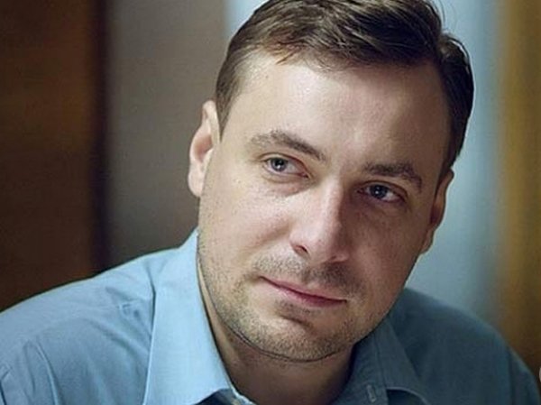 СМИ: Евгений Цыганов бросил жену и семерых детей ради Юлии Снигирь