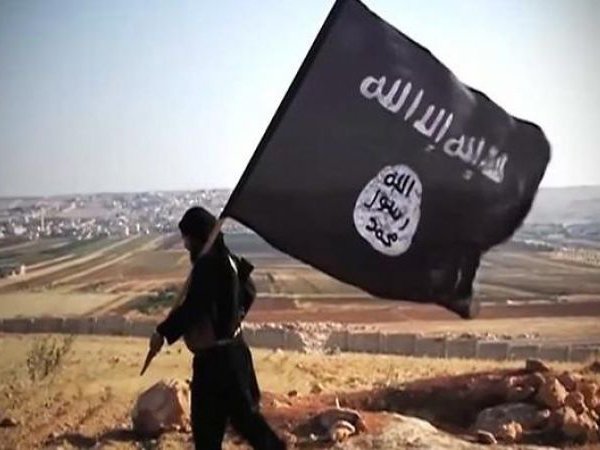 СМИ: притворившиеся беженцами боевики ИГИЛ забыли удалить свои боевые фото из соцсетей