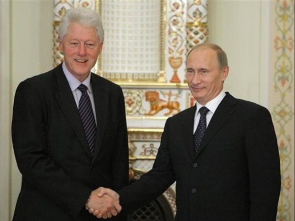 ИноСМИ: Клинтон отмечал "огромный потенциал Путина" на посту президента