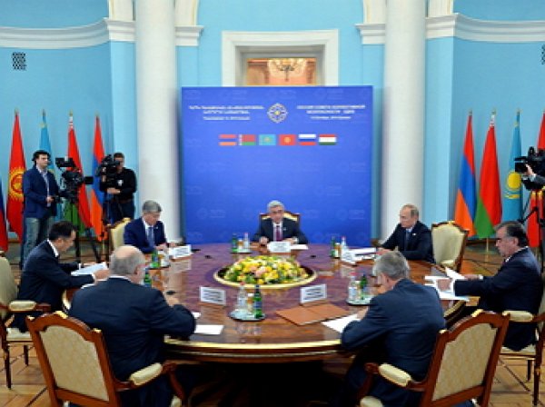 Путин принял участие в саммите ОДКБ в Ереване