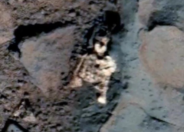На Марсе уфологи нашли обломки НЛО и останки инопланетян (ФОТО)