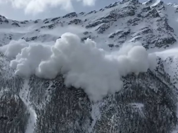 На YouTube попало ВИДЕО схода страшной лавины, унесшей жизни 4 человек