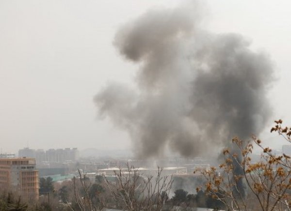 Боевики ИГ напали на военный госпиталь в Кабуле, переодевшись врачами: 28 погибших