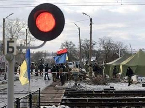 Киев перекрыл дороги и объявил ДНР торговую блокаду