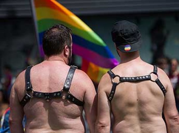 СМИ сообщили о массовых смертельных облавах на геев в Чечне