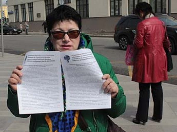 В Москве активистке "Яблока" плеснули в лицо кислотой: у нее пропало зрение